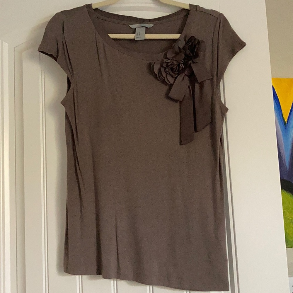 Tan/gray top with flower detail